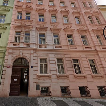 Modern And Spacious Apartments In City Center Prague Exterior photo
