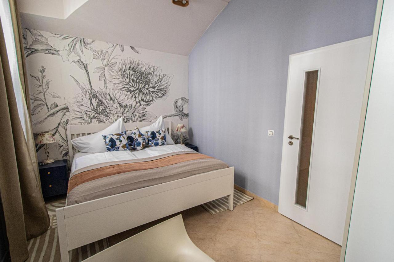 Modern And Spacious Apartments In City Center Prague Exterior photo