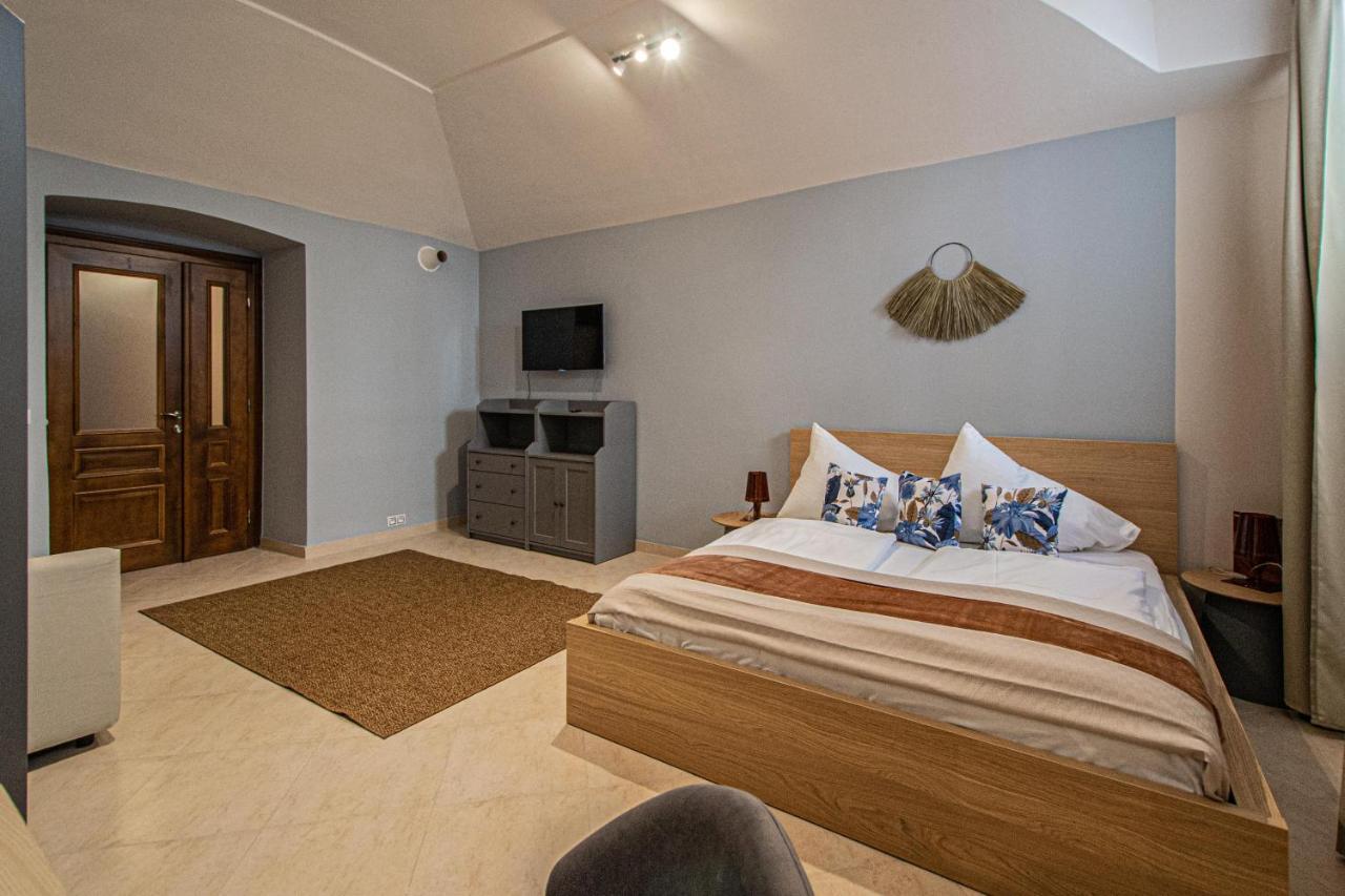 Modern And Spacious Apartments In City Center Prague Exterior photo