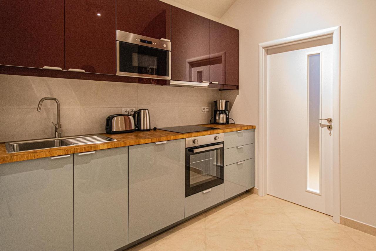 Modern And Spacious Apartments In City Center Prague Exterior photo