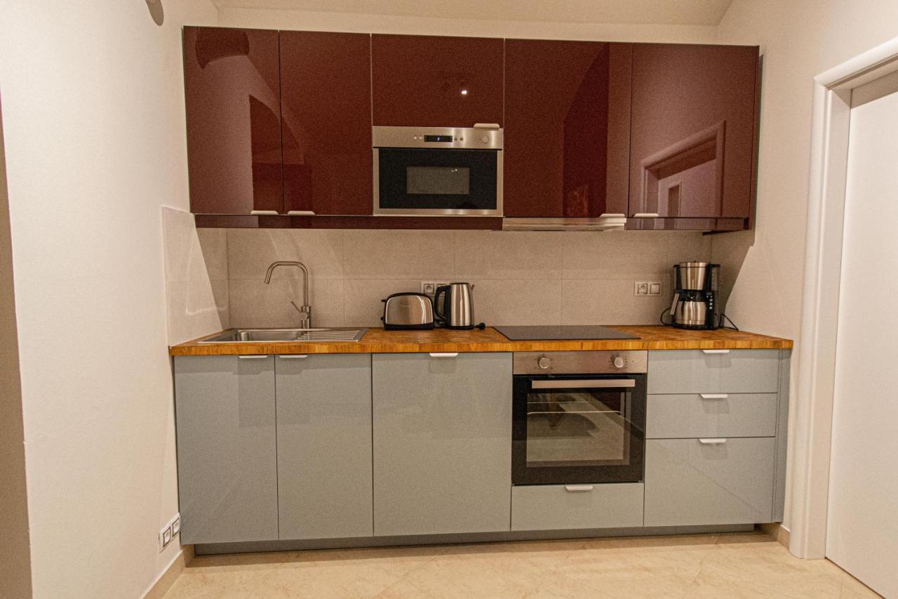 Modern And Spacious Apartments In City Center Prague Exterior photo