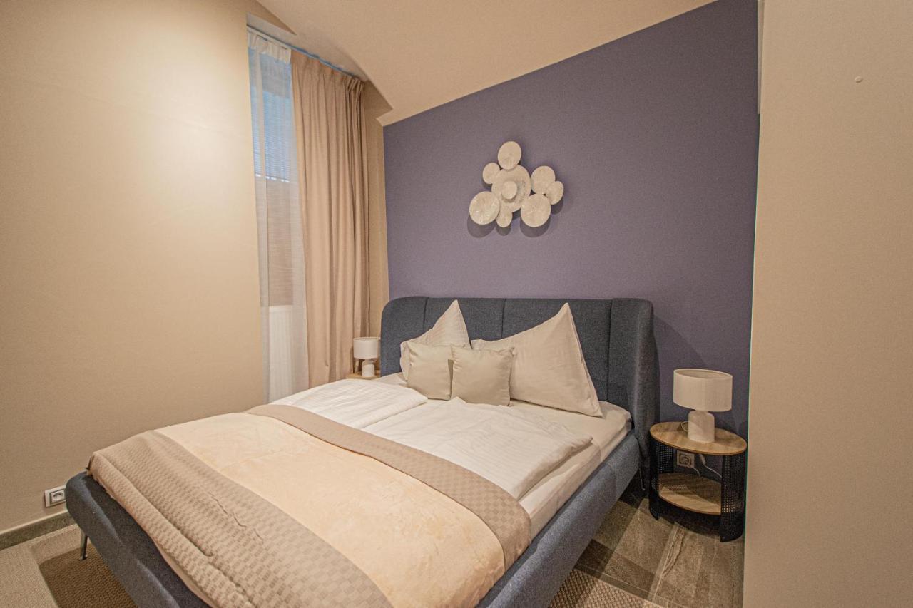 Modern And Spacious Apartments In City Center Prague Exterior photo