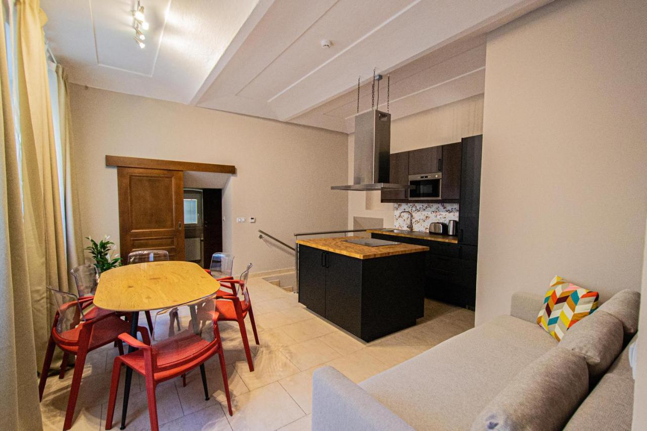 Modern And Spacious Apartments In City Center Prague Exterior photo
